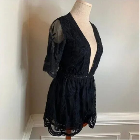 Honey Punch Women's Artemis Black Embroidered Lace Romper Size Small - Picture 5 of 10